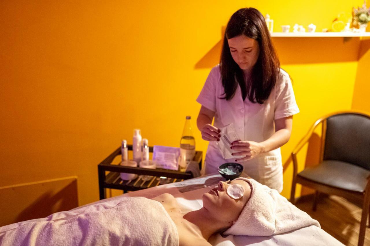 Lory&my Wellness , La è Aperta Solo Nei Week-end A Pagamento E Su Richiesta Hotel 3*
